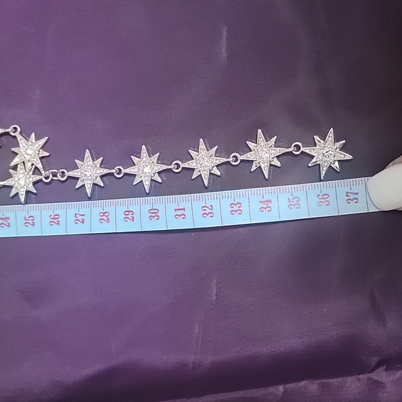 🏷️Gorgeous Gold Tone Sparkling Star Necklace in good condition - Picture 7 of 8